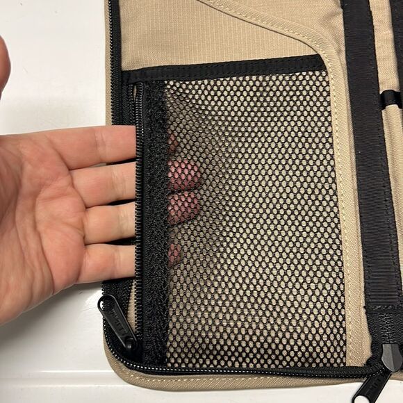 L. L. Bean Tan Unisex Single or Family Passport & Documents Organizer w/Handle - Picture 7 of 16